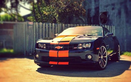 Tesla seeks workers for ex-Chrysler property in Calif.