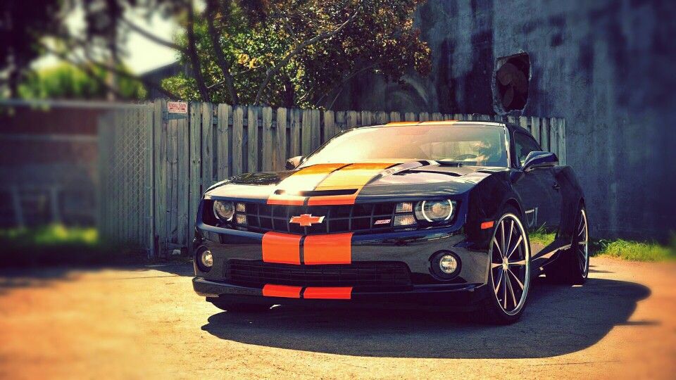 Tesla seeks workers for ex-Chrysler property in Calif.